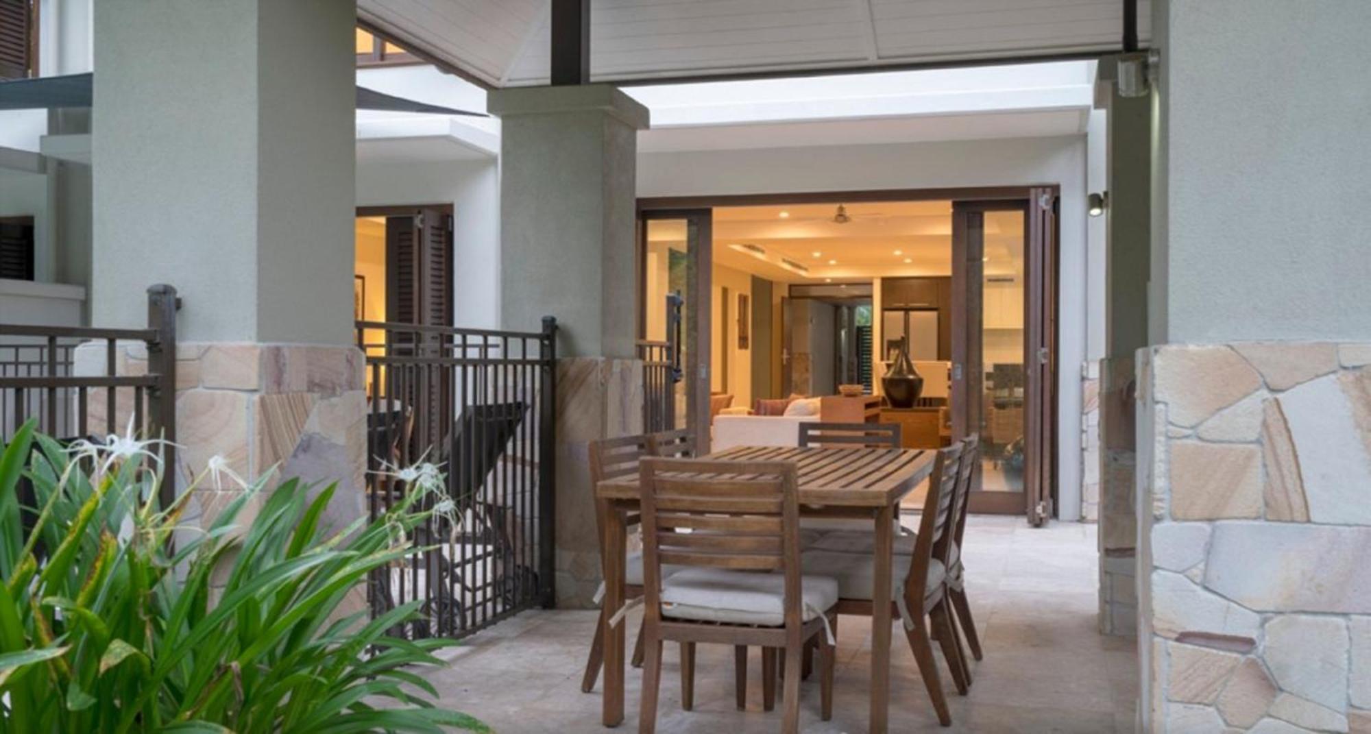 Luxury Apartments At Temple Resort And Spa Port Douglas Bilik gambar